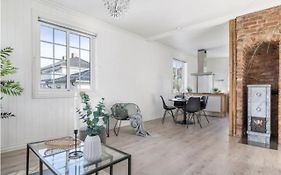 Lys og sentral leilighet med terrasse og hage